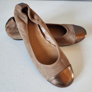 Tahari Flats "EUC"